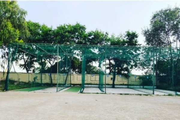 2 Astroturf 6 Cement Wickets